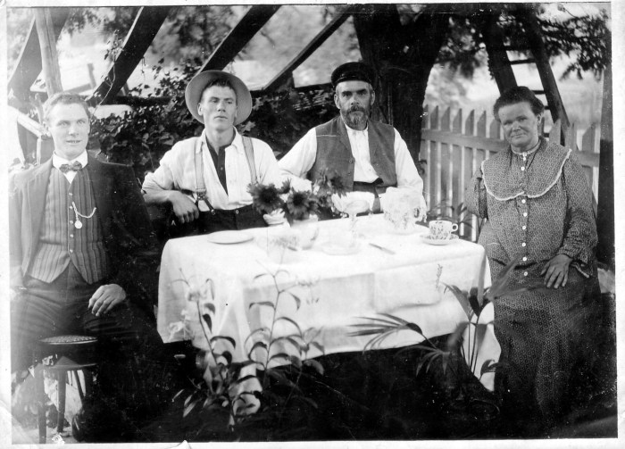 unsure-joe-bampton-david-and-mary-ann-leake